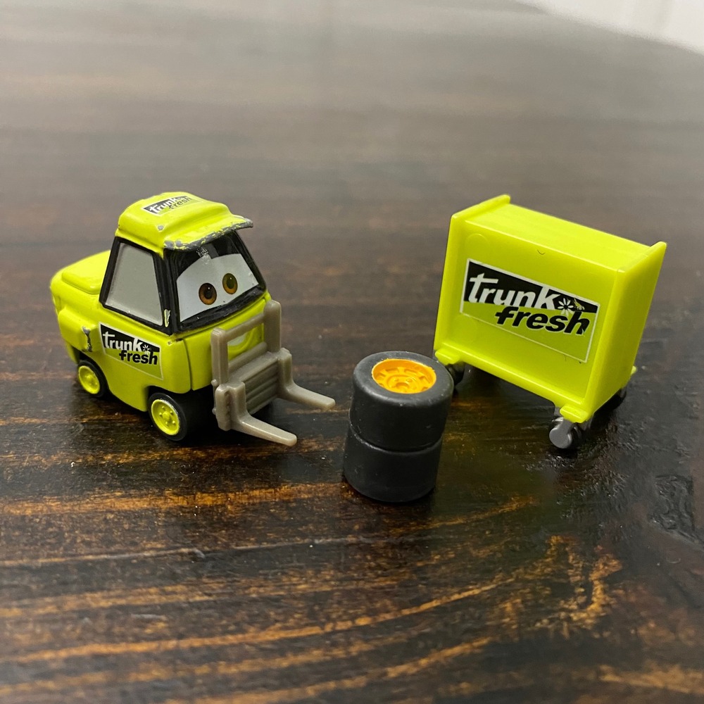 Disney Pixar Cars Trunk‎ Fresh Pitty Forklift Tool Chest Tires Diecast Set 2018